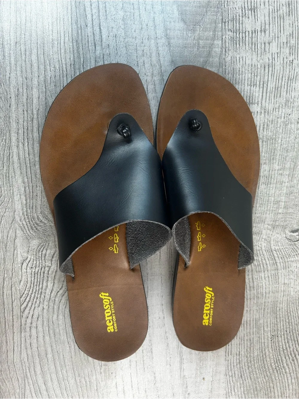 Aerosoft Women’s Size 10  Black Leather Toe-Post Sandals Casual Comfort